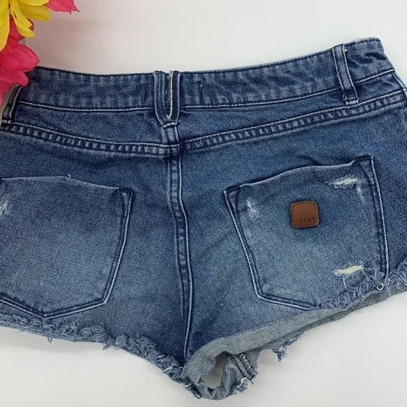 Roxy Jean Short Distressed Sz 26 - Picture 5 of 7